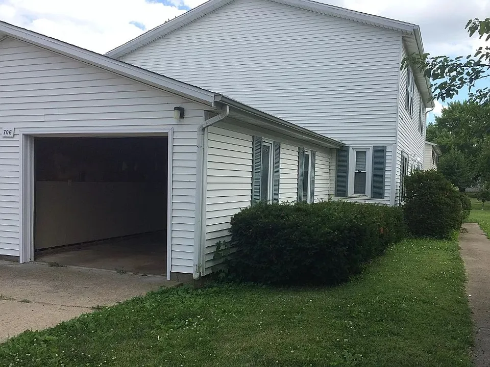 706 Crescent Dr