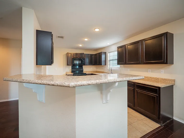 141 Clover Cv — Photo 9