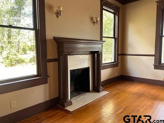 3rd image of 1025 N Mallard St
