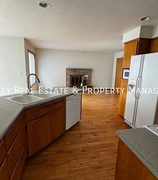 10271 SW Evergreen Ct — Photo 2