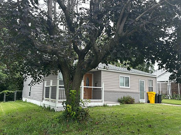 3rd image of 908 Wanda Rd