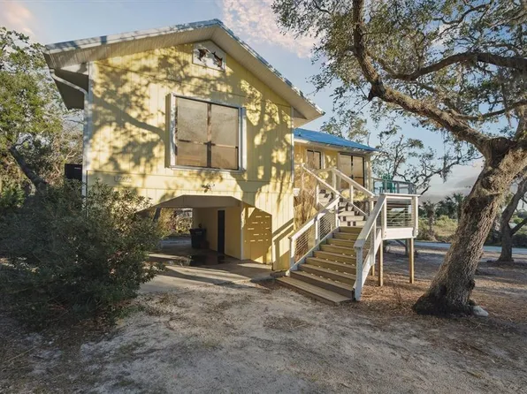 12631 Hodgson Ave, Cedar Key, FL 32625