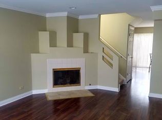 226 Half Moon Cir, Aurora, IL 60504