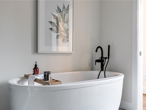 4th image of 4802 Bromley Ln