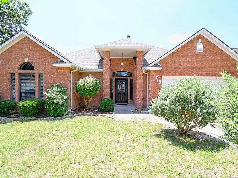 719 Oak Hollow Dr — Photo 43