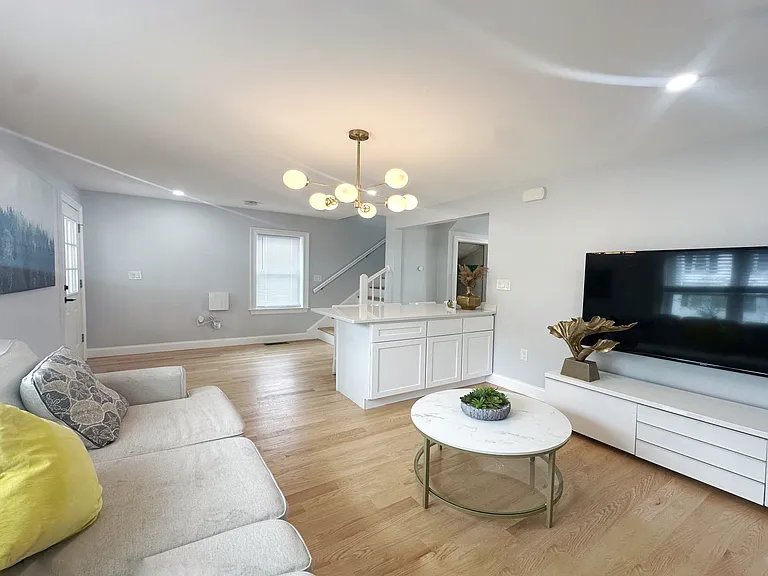 28 Arnold St #1 — Photo 4