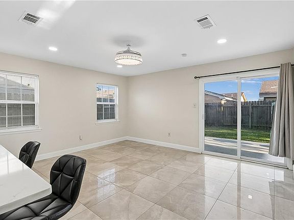 5th image of 3725 Dulaney Dr