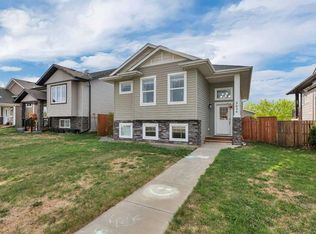 5626 Prairie Ridge Ave, Blackfalds, AB T4M 0B5