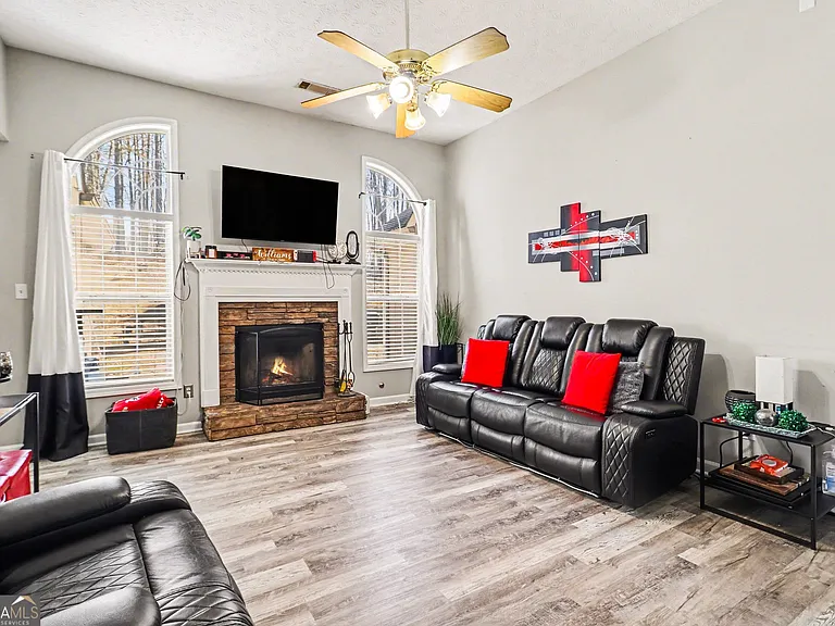 55 Ashley Woods Dr — Photo 7