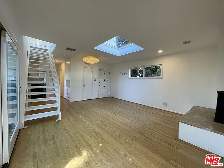 6216 Temple Hill Dr — Photo 6