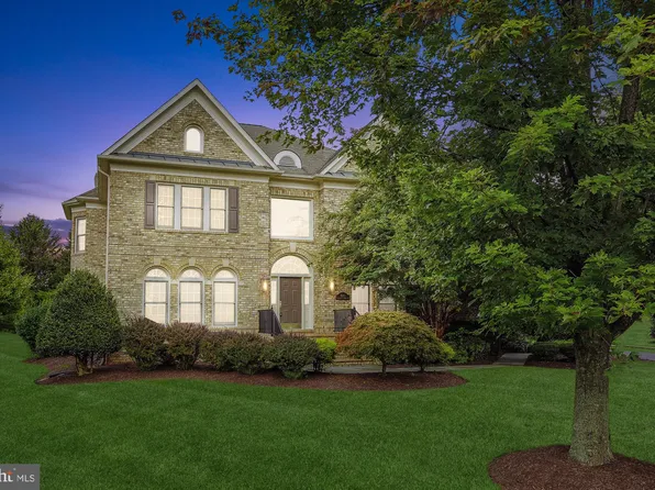 8351 Sapphire Lakes Ct, Gainesville, VA 20155