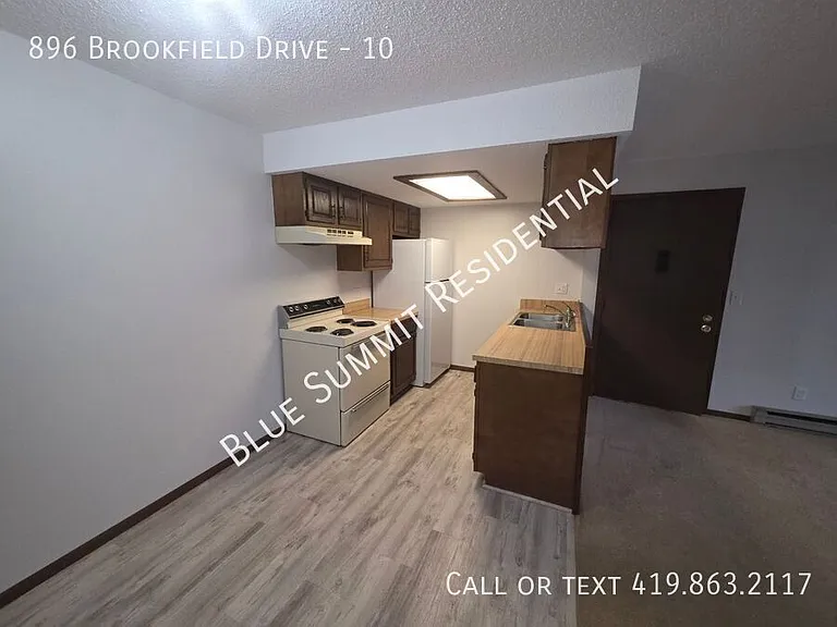 896 Brookfield Dr #10 — Photo 8