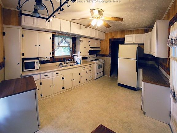 4th image of 608 Market Dr
