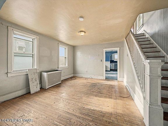 5th image of 287 Andover St