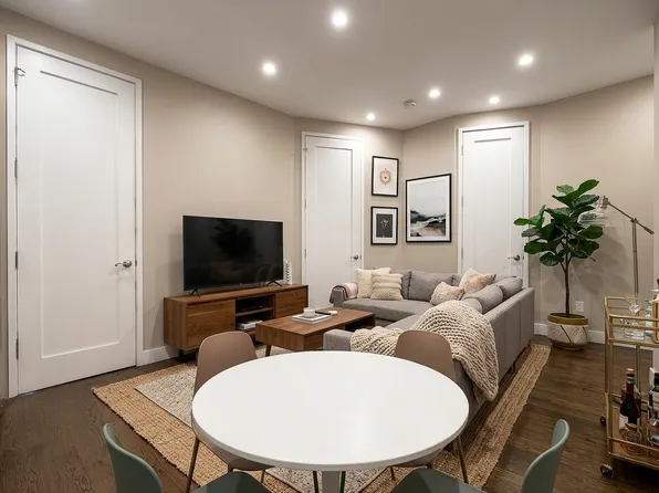 70 Carmine Street image 1 of 9