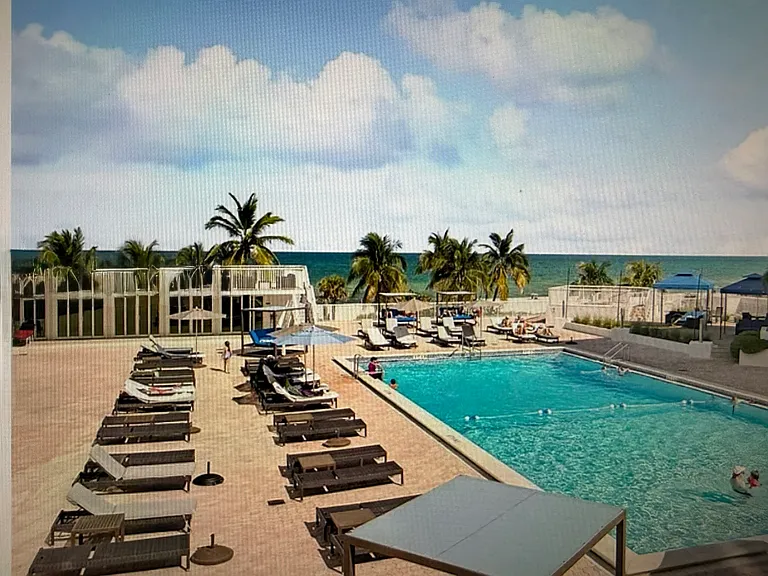 5401 Collins Ave #1029 — Photo 4