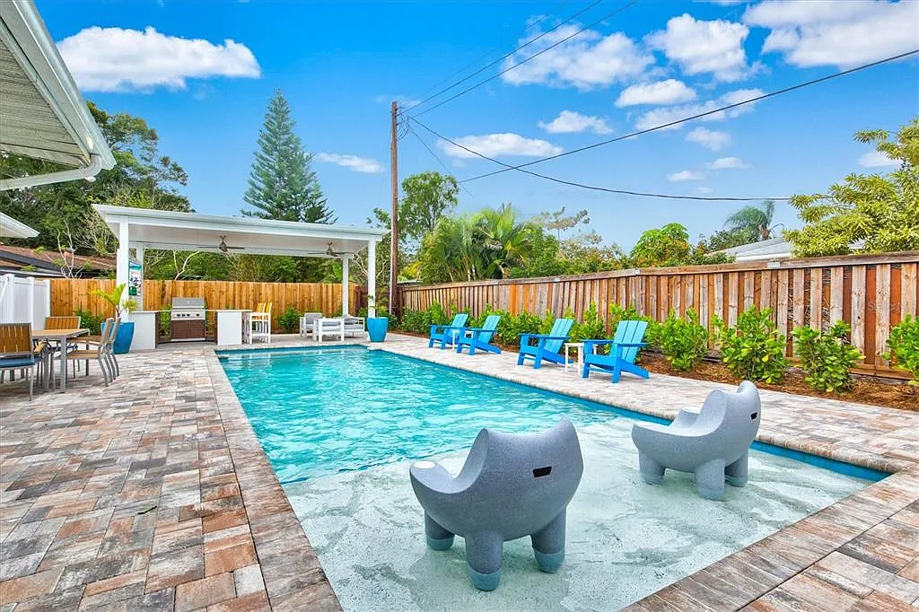 3 bed, 2.0 bath, 1376 sqft, $7,750 — Photo 1