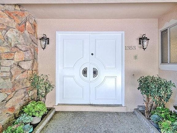 3rd image of 1353 Lexington Dr APT 1