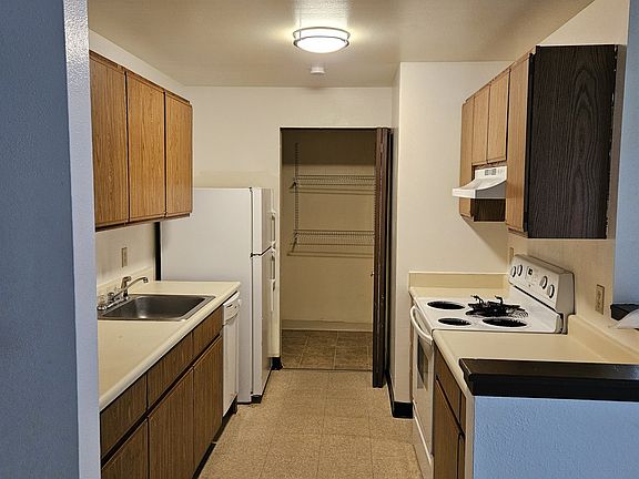 2nd image of 4501 Boardwalk Dr #F-f-52