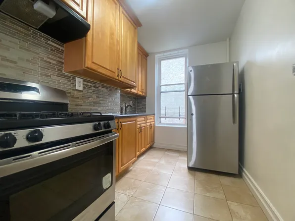 2503 Clarendon Road image 6 of 16