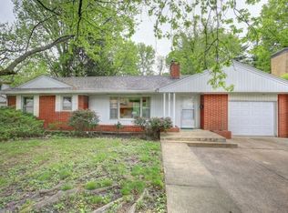 16 Montclair Rd, Urbana, IL 61801