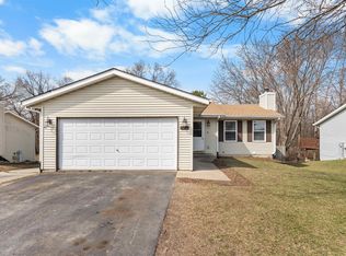 2523 Bluffside Dr, Rockford, IL 61109