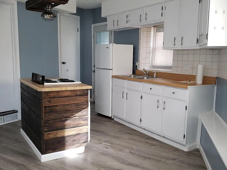 4011 N Jackson Ave — Photo 3