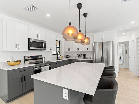 5th image of 235 NE 20th St