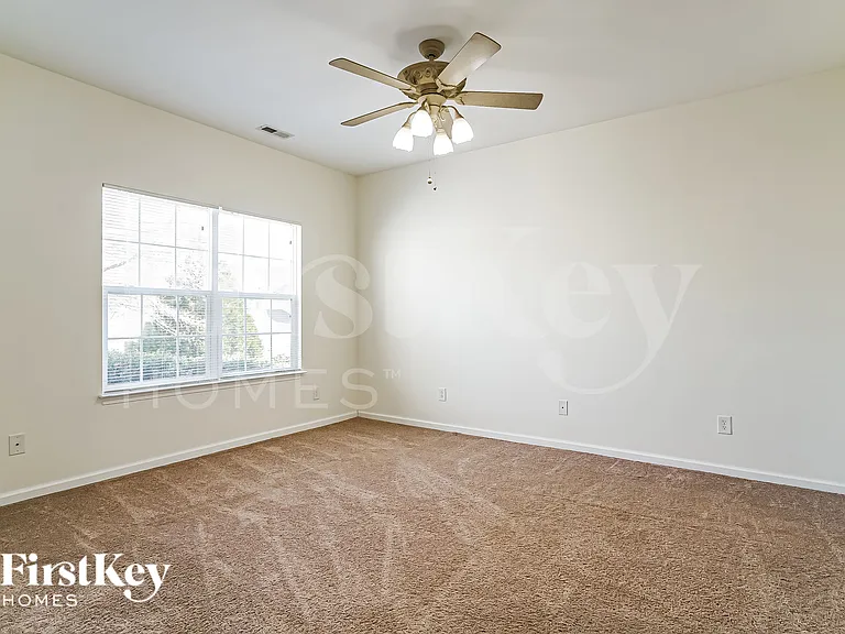 245 N Weststone Blvd — Photo 10
