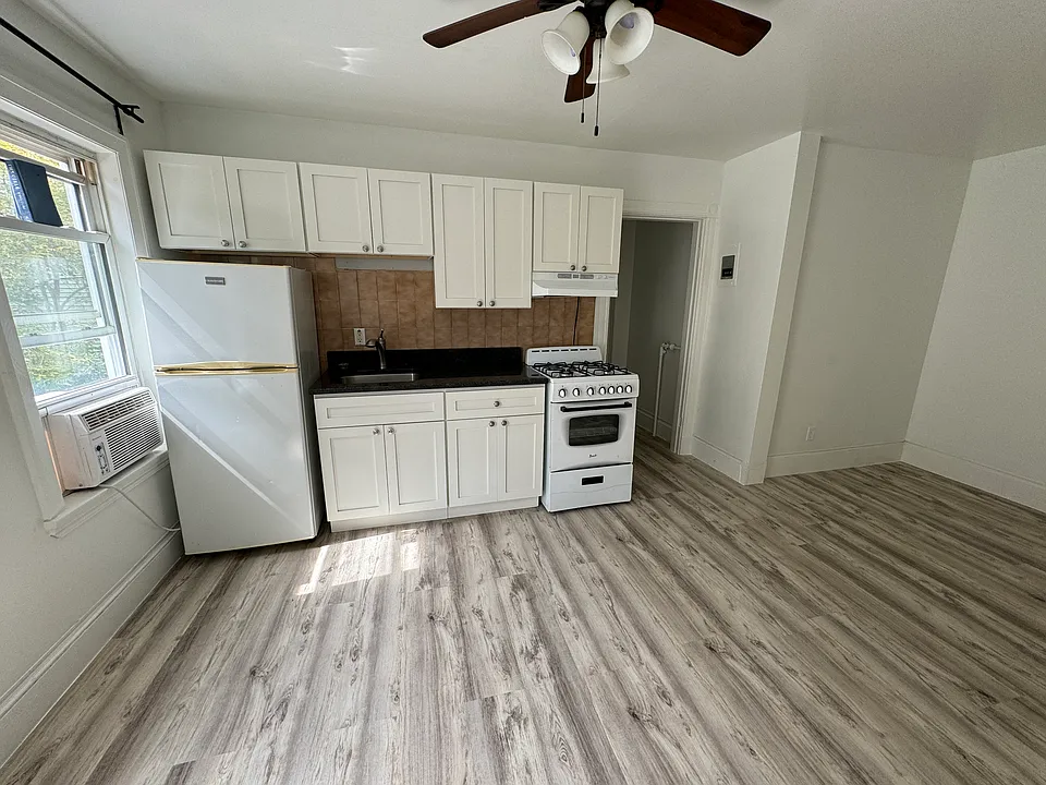 12 Fairbanks St #2S