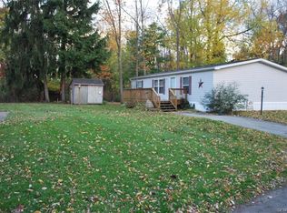 18 Birch Cir, Williamson, NY 14589