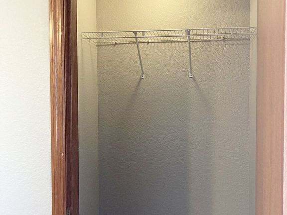 5th image of 121 W Lind St #11357179