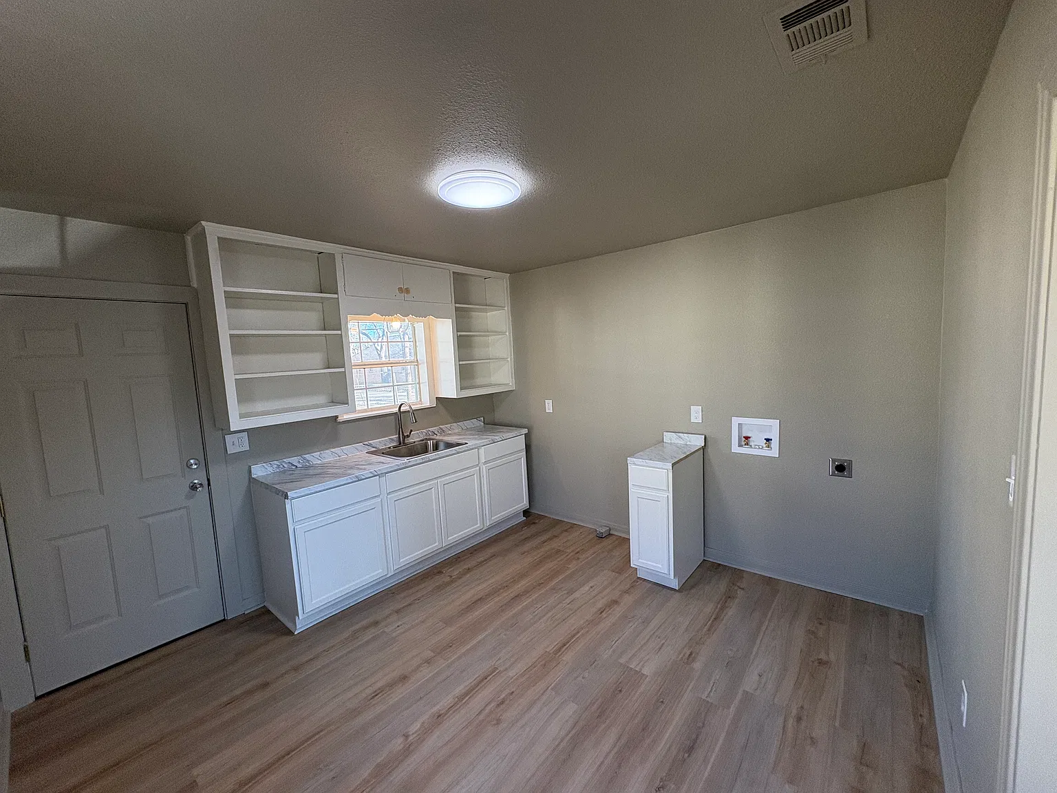 2 bed, 720 sqft, $1,200 — Photo 3