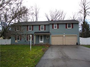 12 Cottonwood Ln, Pittsford, NY 14534