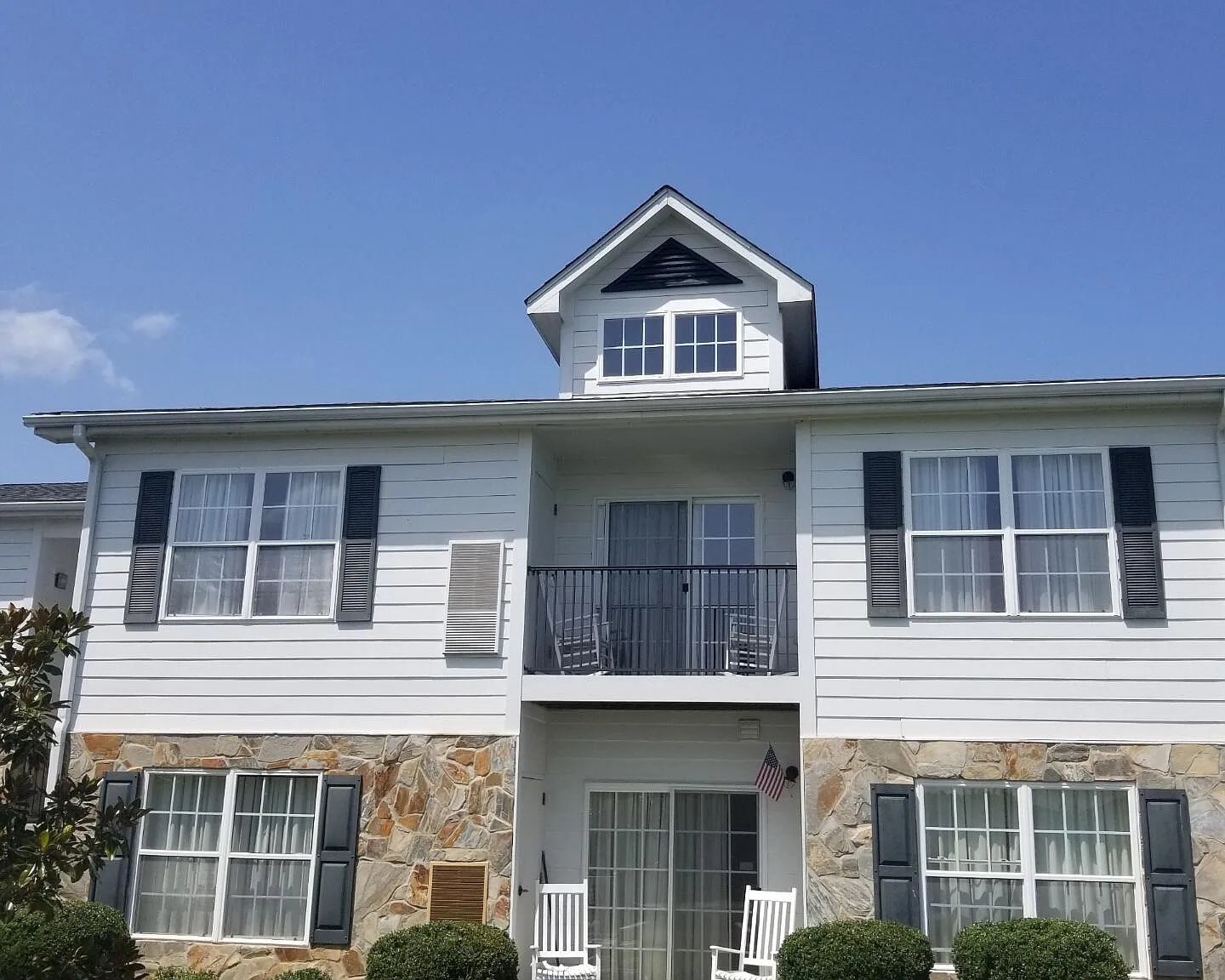 2 bed, 2.0 bath, 990 sqft, $1,700 — Photo 1