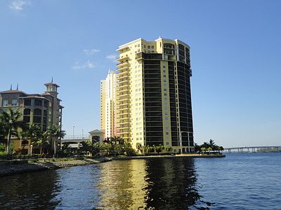 Luxury downtown highrise