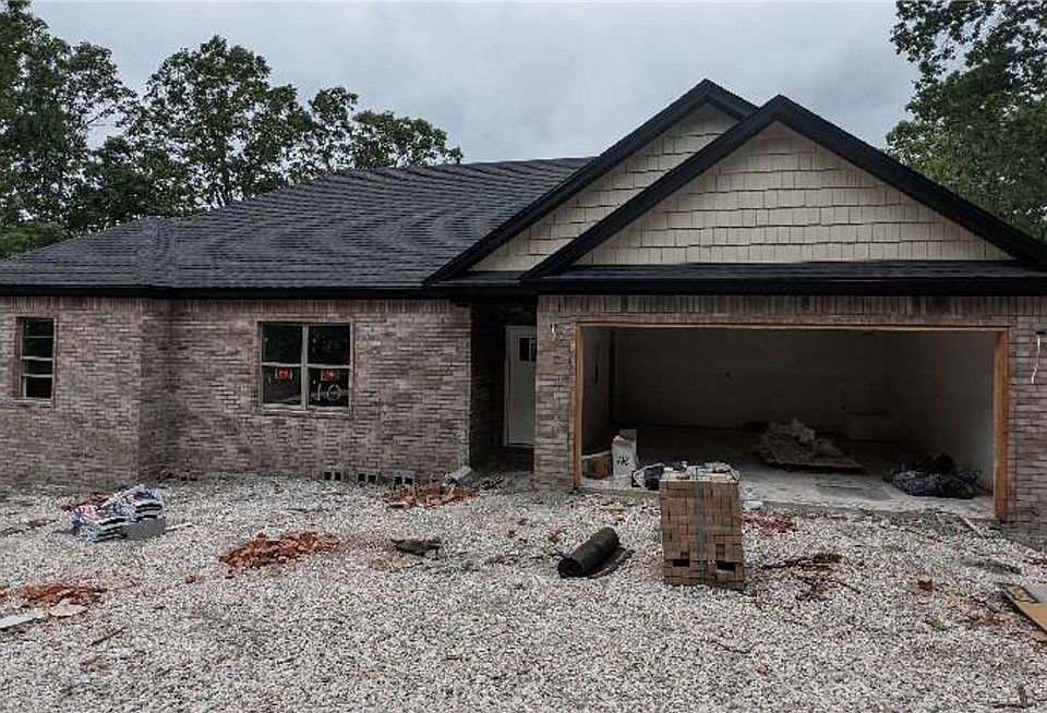 1st image of 10 Luton Ln
