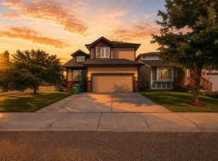 134 W Luxstone Rd SW, Airdrie, AB T4B0J7