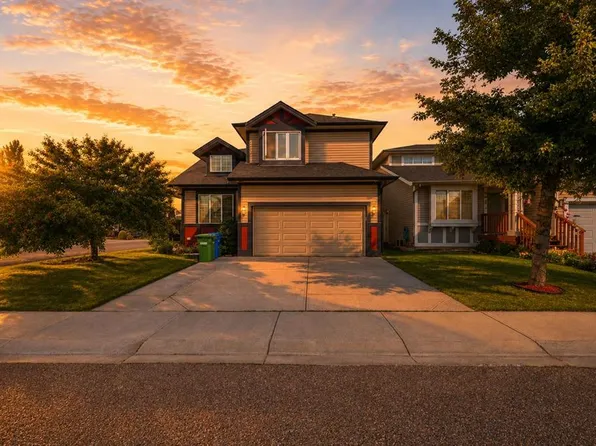 134 W Luxstone Rd SW, Airdrie, AB T4B 0J7