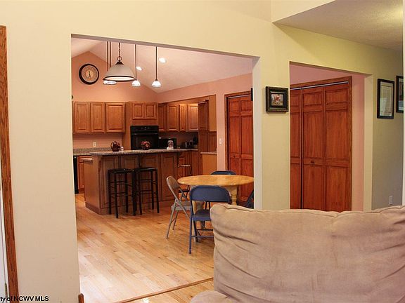 2nd image of 204 Tunnel Dr