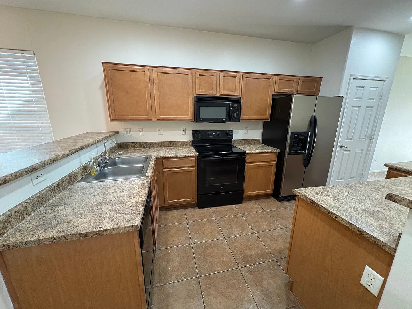 Single-Level Home in One of Gilbert's Most Desirable Communities — Photo 2