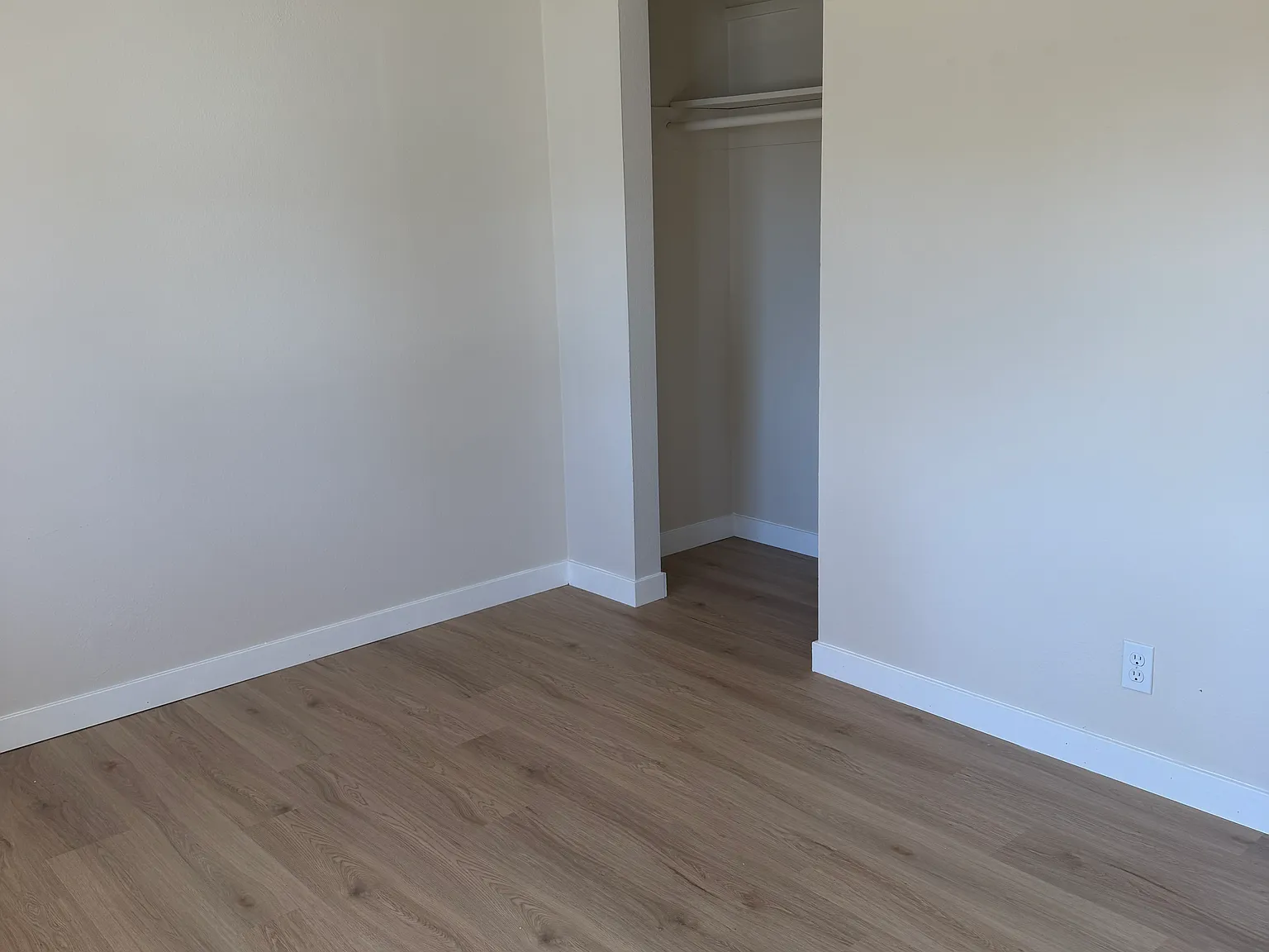 1 bed, 800 sqft, $1,270 — Photo 4