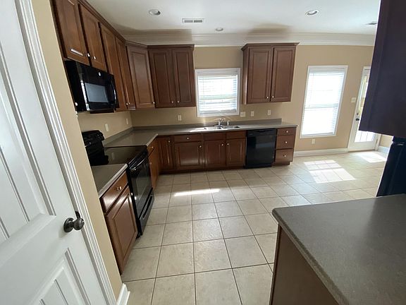 4th image of 920 Vicar Ln