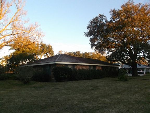 3rd image of 402 Schlief Dr