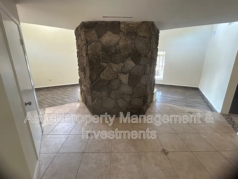 4 bed, 3.0 bath, 3089 sqft, $2,200 — Photo 3