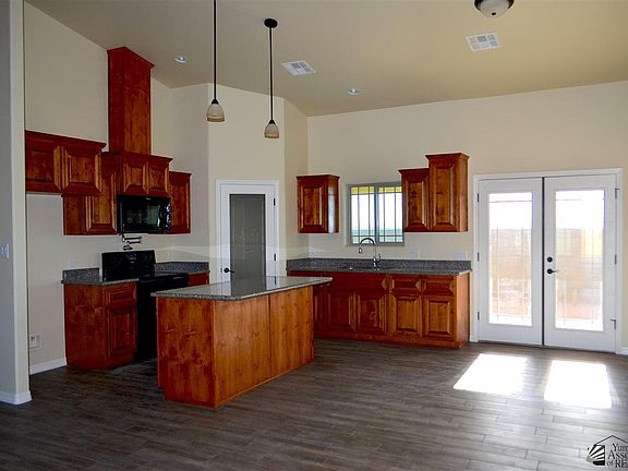 4th image of 385 N Amarely Ave