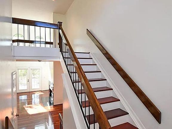 2nd image of 197 Centerbury Ct