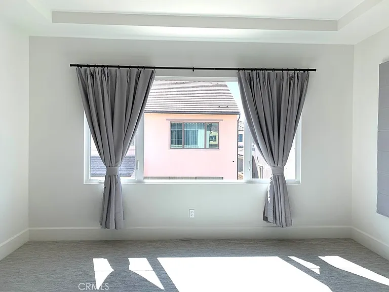 105 Sky Hts — Photo 32