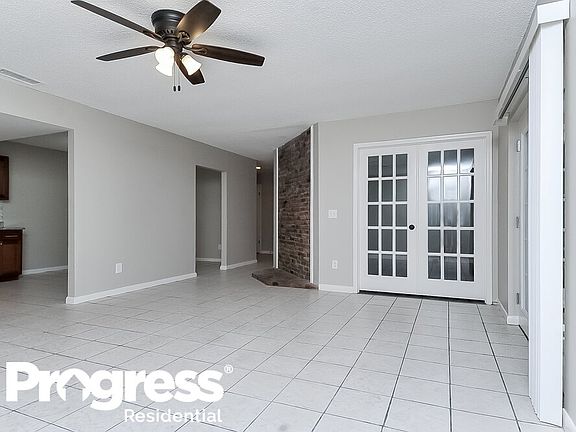 3rd image of 537 Sandy Creek Dr