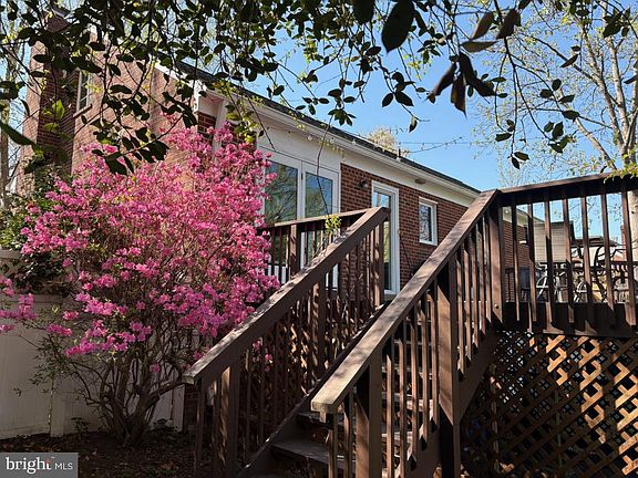 3rd image of 3054 Hazelton St